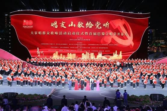 铁笼中的小鹿逃脱